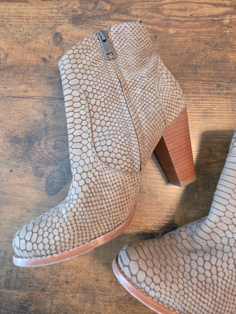 Joie Dalton Tan Snakeskin Stacked 3.5 " Heel Leather Bootie Womens EU 39 USA 8 - Picture 2 of 7